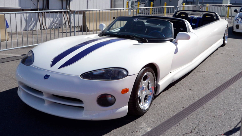 Illustration for article titled This Is The World’s Longest Dodge Viper